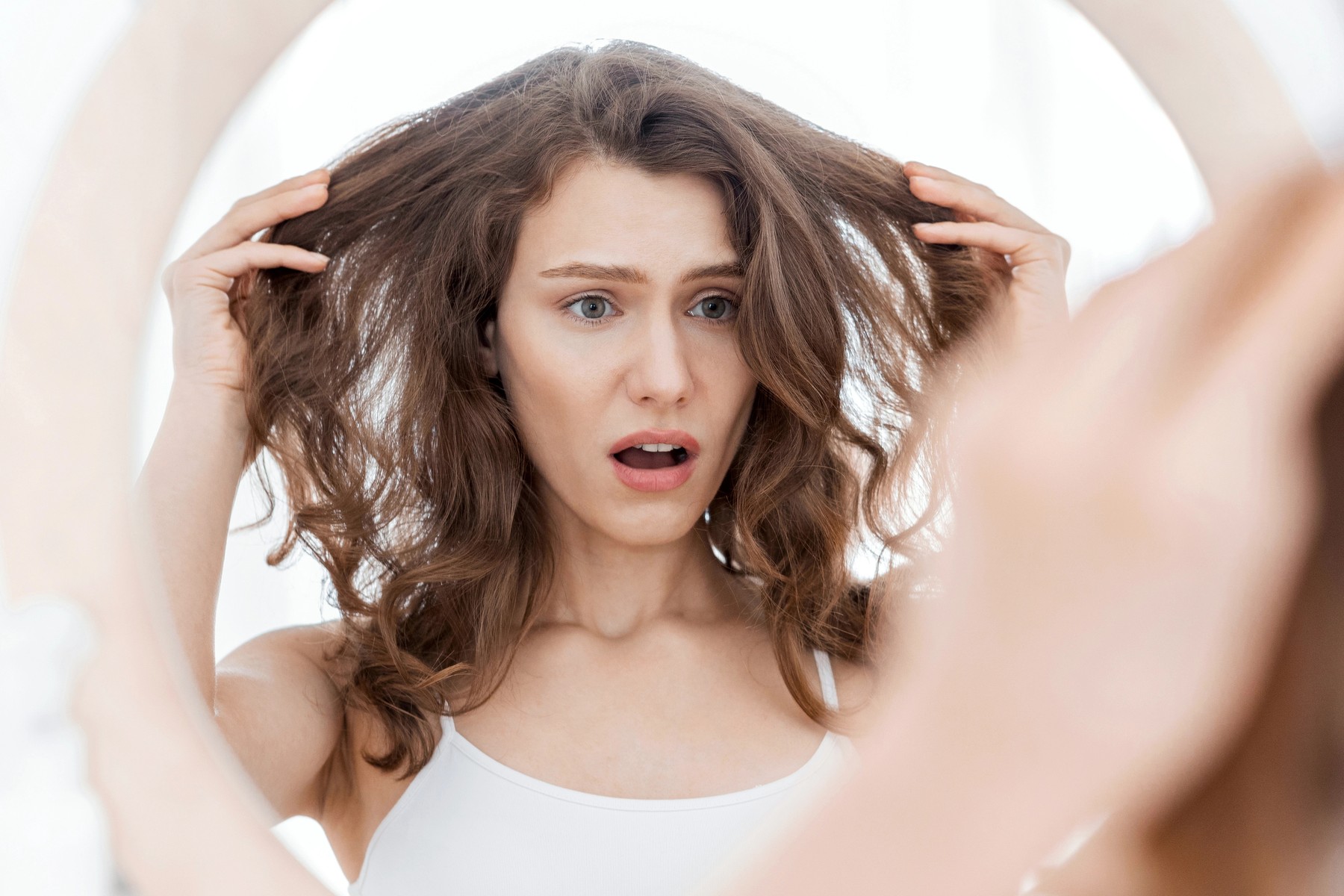 De ce părul se îngrașă rapid și cum să-l ții curat. Sursa foto: / DPphoto / Profimedia