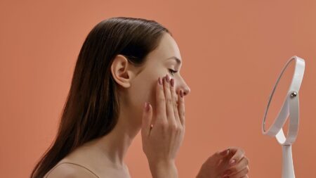 Cum să scapi de punctele albe. Sfaturi de la dermatologi pentru un ten curat și luminos