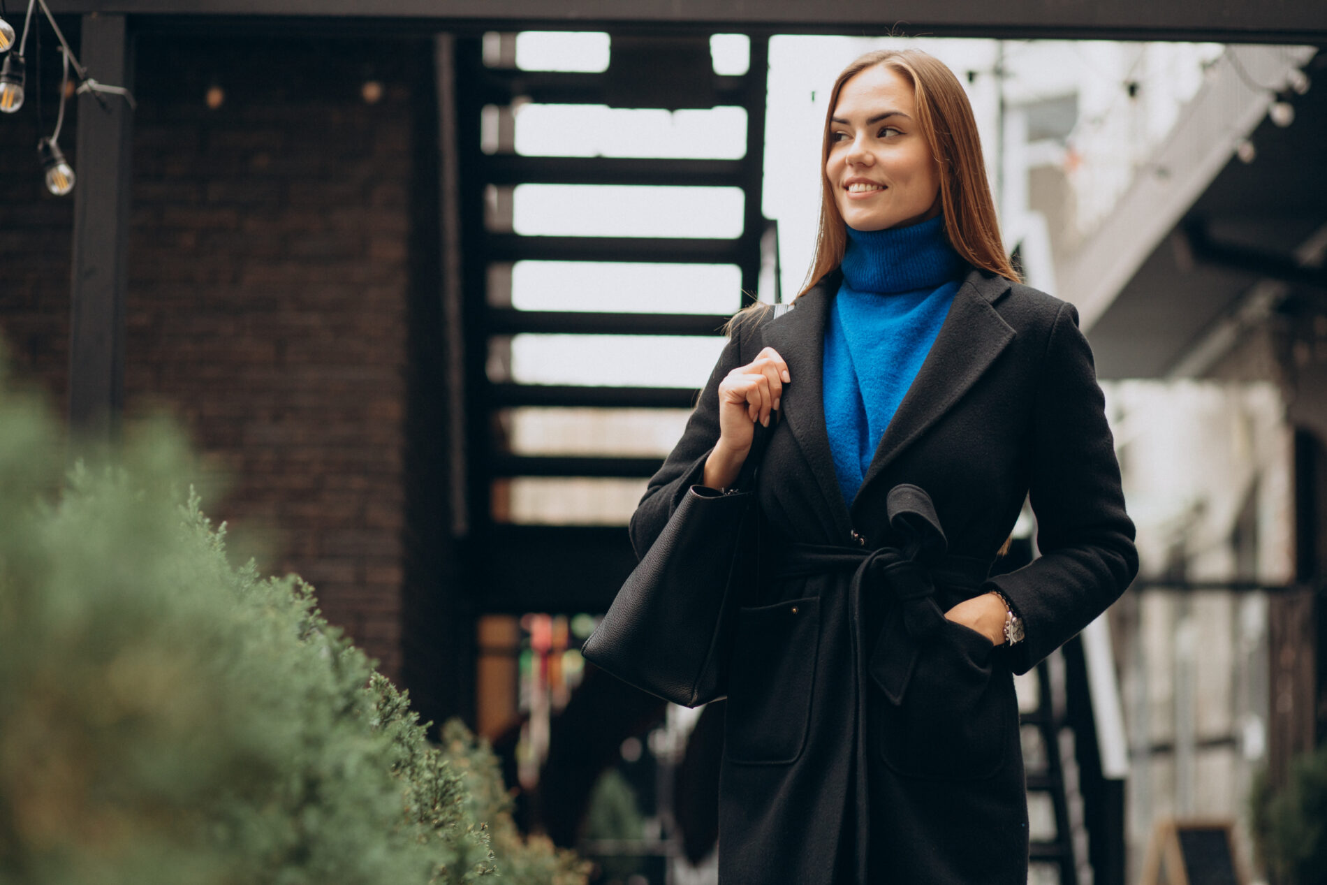 Ținute de birou pentru ianuarie care arată actual, confortabile și elegante