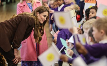 Prințesa de Wales marchează Săptămâna Sănătății Mintale a Copiilor printr-o vizită surpriză la o școală din Londra: „Uneori este greu să vorbiți despre gândurile și sentimentele voastre”