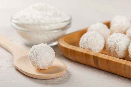 Cum să faci Raffaello acasă. Rețeta simplă pe care chiar și mai pretențioșii o vor iubi