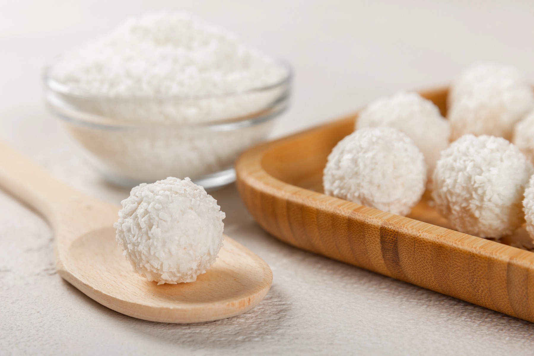 Raffaello de casă, simplu și delicios, gata să încânte familia și prietenii. Sursa foto: DPphoto / Profimedia