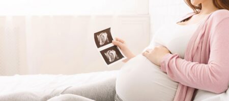 Cum ghiceau bunicile sexul bebelușului. Metodele vechi care se mai folosesc și astăzi