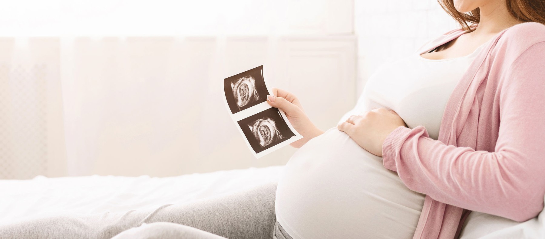 Cum ghiceau bunicile sexul bebelușului. Metodele vechi care se mai folosesc și astăzi