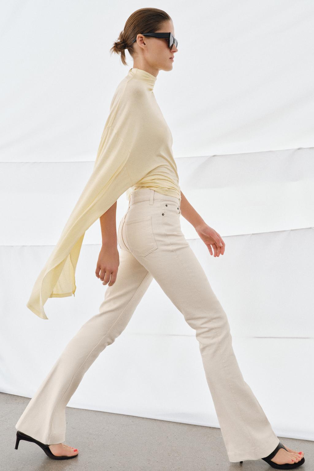 Blugi Bootcut.Sursa foto: ZARA