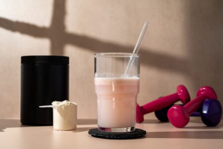 Creatina te ajută să slăbești? Ce trebuie să știi înainte să o incluzi în rutina ta zilnică