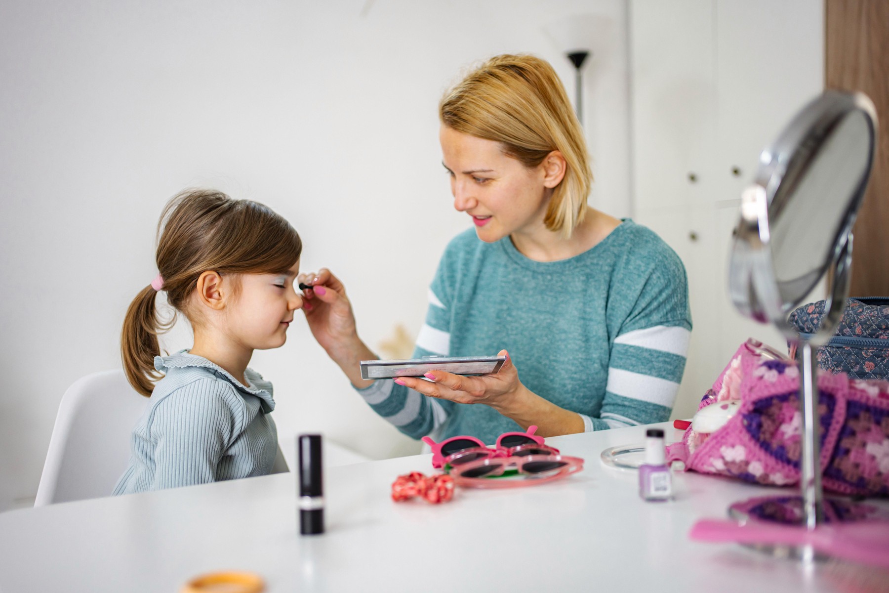 Cum comentariile despre greutate sau înfățișare din copilărie ne influențează percepția de sine la maturitate și stima de sine. Sursa foto: Jelena Cvetkovic / Alamy / Profimedia