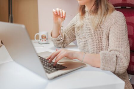 Tehnici de productivitate care te ajută să termini munca mai repede și să ai timp pentru tine