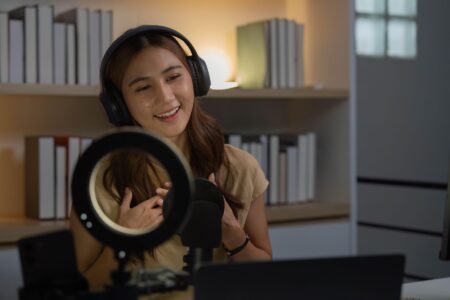 Provocările debutului în online și cum să le depășești. De la scepticismul apropiaților la comentarii negative