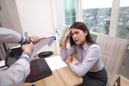 Ești presată să demisionezi? Ce drepturi ai ca angajată