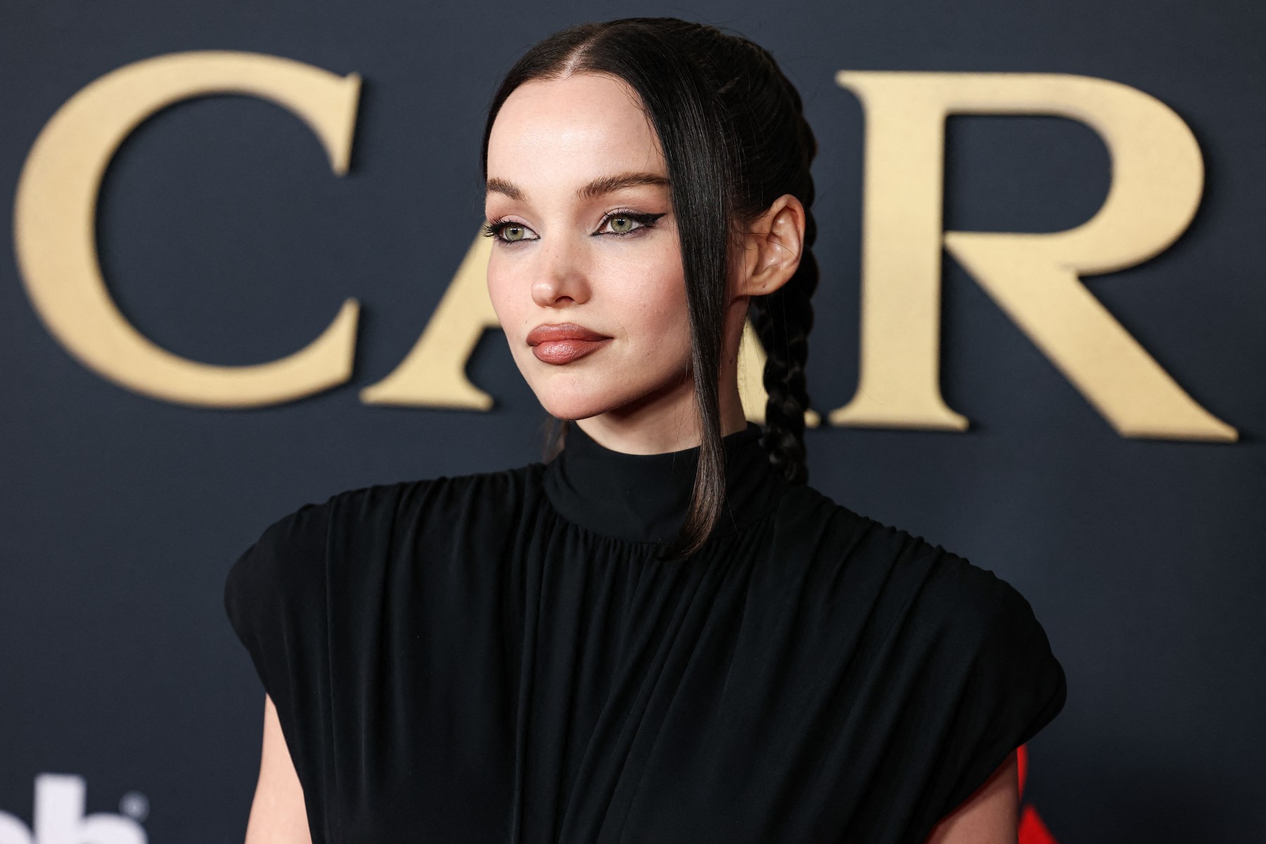 Dove Cameron, purtând o rochie Zuhair Murad, sosește la ceremonia de decernare a premiilor Persoana Anului 2026. Sursa foto: Collin Xavier/Image Press Agency/ABACA / Abaca Press / Profimedia