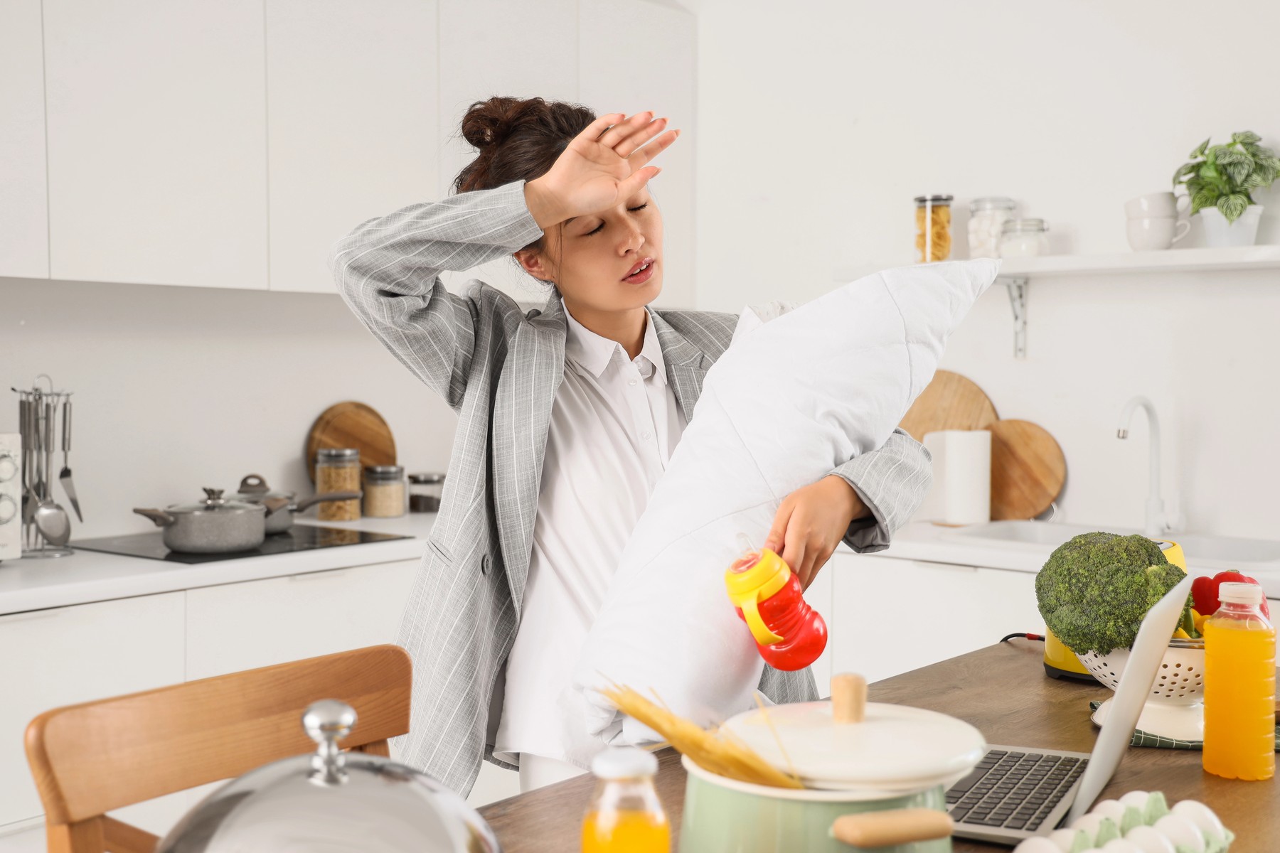 Cum să iubești copilul și totuși să ai timp pentru tine. Sursa foto: DPphoto / Profimedia