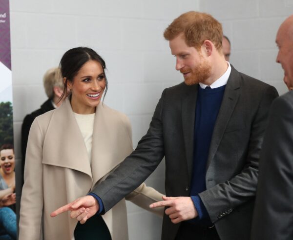 Meghan Markle ar putea lansa un volum-confesiune despre viața la Palat. Sumele puse în joc sunt uriașe, însă Harry s-ar opune de teama unei rupturi definitive cu familia regală