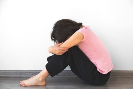 Semne ale unei copilării marcate de singurătate. Consecințele se văd la maturitate