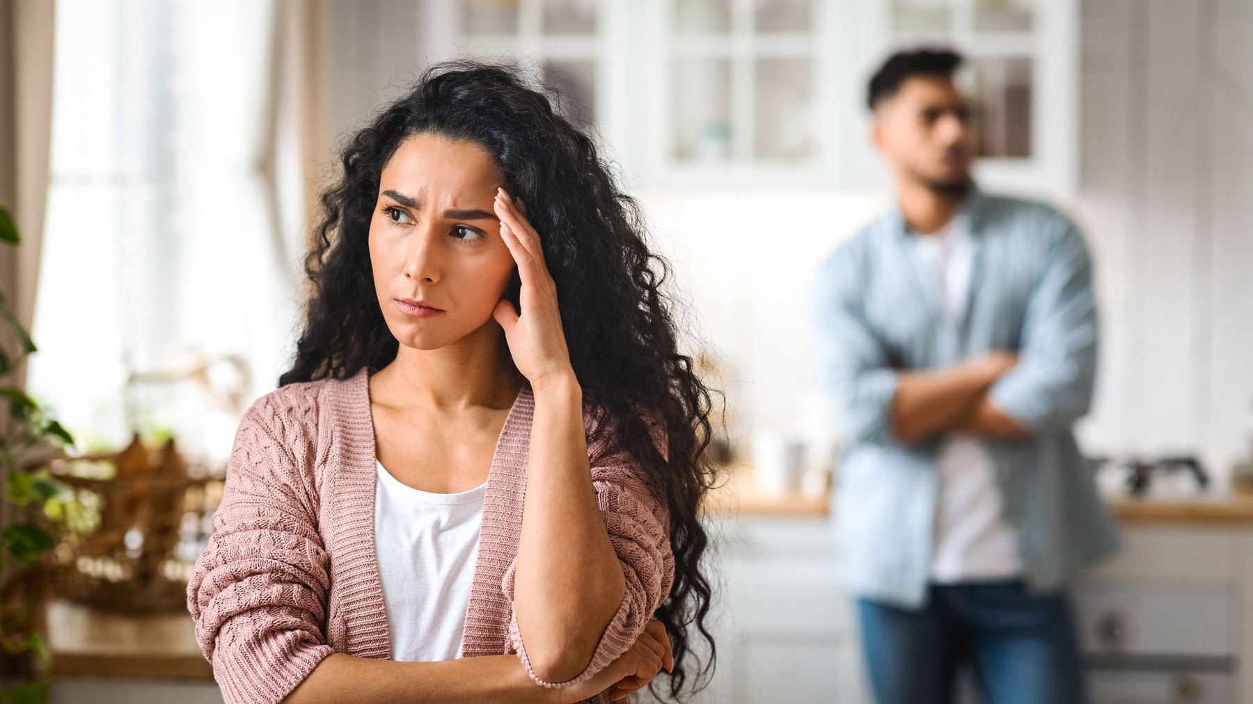 Teama de singurătate îți poate dicta alegerile în dragoste. Sursa foto: Stock Budget / Profimedia