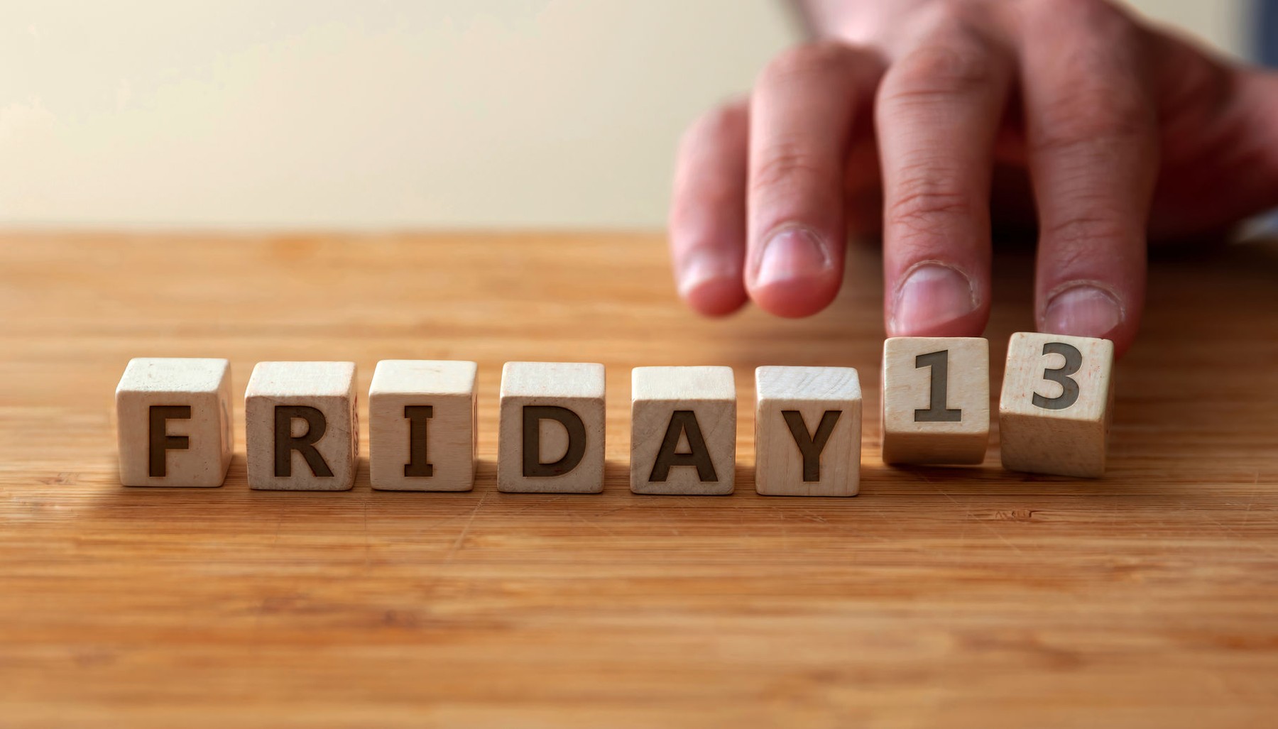 Vineri 13 în numerologie: cum să-ți readuci armonia în iubire în 2026. Sursa foto: Stock Budget / Profimedia