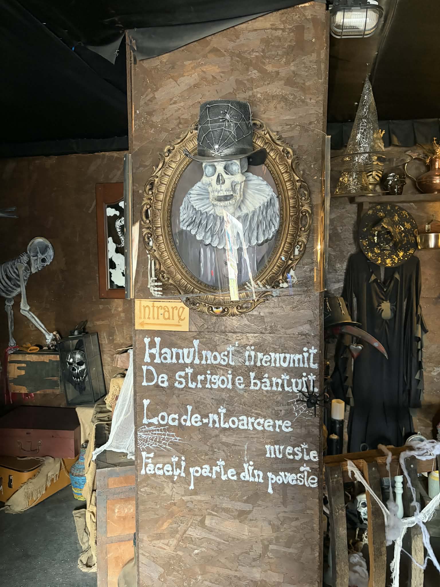 La Hanul Strigoilor, fricile se lasă afară.Sursa foto: arhivă personală