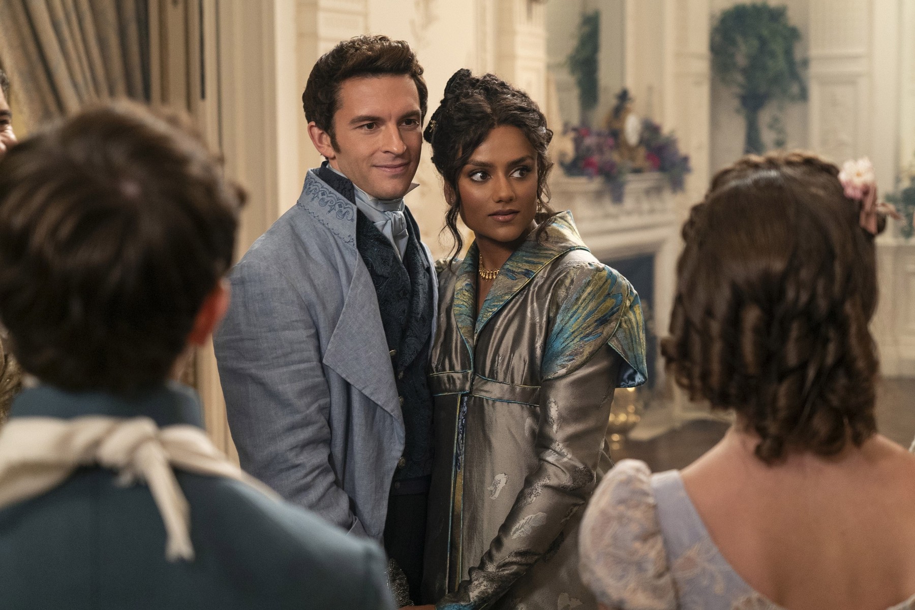 Jonathan Bailey, Simone Ashley, ‘Tick Tock’ (Sezonul 3, episodul 305, difuzat pe 13 iunie 2024). Sursa foto: Netflix / Everett / Profimedia