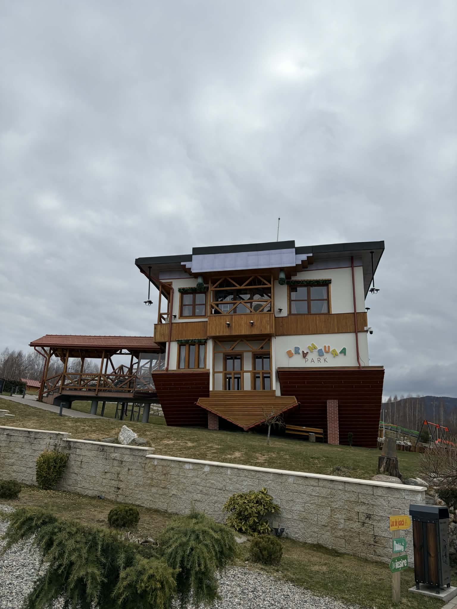 Casa întoarsă de la Brambura Park.Sursa foto: arhivă personală