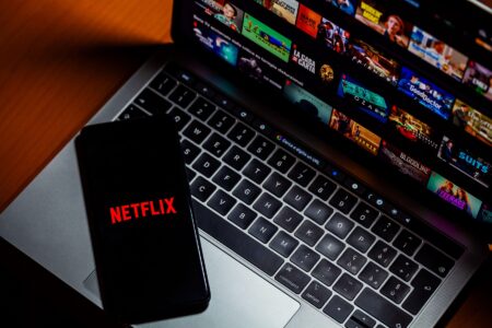 Ce se lansează pe Netflix în ultimele două săptămâni din martie. Titluri așteptate cu sufletul la gură