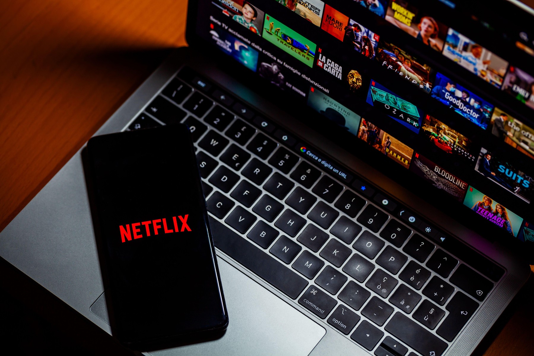 Explorează selecția Netflix din a doua parte a lunii martie 2026. Titluri noi, continuări de seriale populare și filme românești. Sursa foto: Ruggiero Scardigno / Alamy / Profimedia