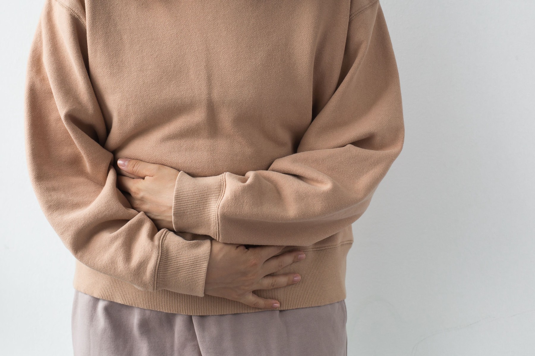 Disconfortul abdominal frecvent are cauze diverse. Învață cum să-l reduci cu soluții practice și ușor de aplicat acasă. Sursa foto: Ð•Ð²Ð³ÐµÐ½Ð¸Ñ Ð“Ð¾Ñ€Ð´ÐµÐµÐ²Ð° / Stock Budget / Profimedia