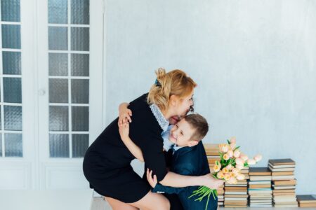 Ce și-ar dori profesoarele să primească de 1 și 8 Martie. Mărturia unui cadru didactic: „Perioada aceasta e una copleșitoare și abia aștept să treacă”