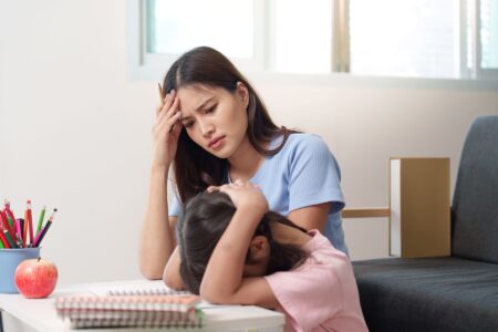 De ce copilul tău începe să piardă ritmul la școală și cum îl poți ajuta. Platforma din România care înlocuiește meditațiile la prețuri accesibile