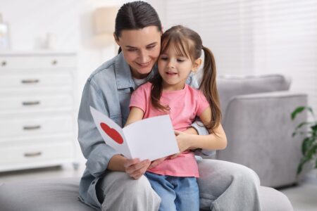 6 moduri simple de a fi un părinte mai prezent. Funcționează chiar și atunci când viața pare haotică