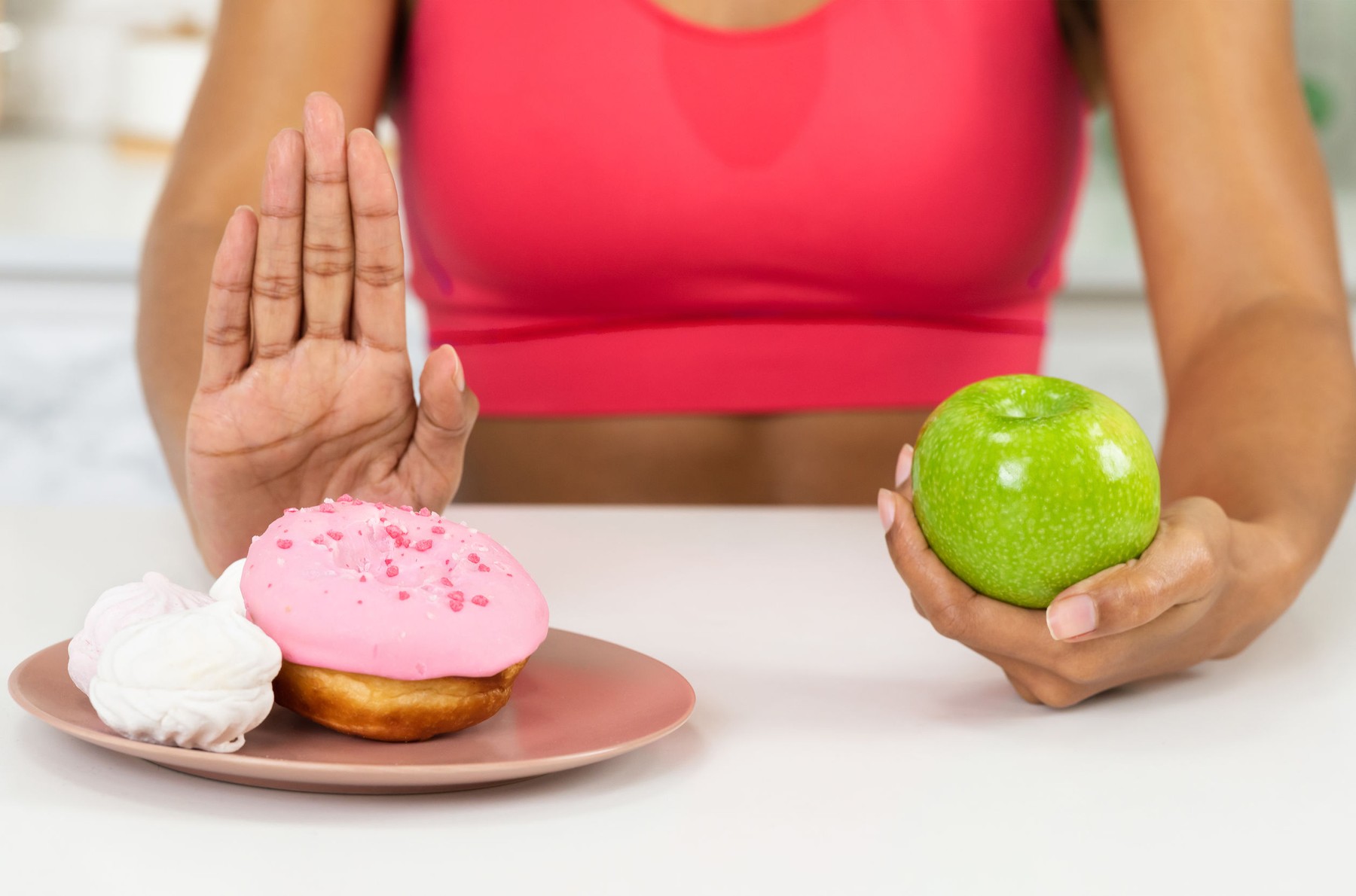 Află cum să reduci zahărul fără sacrificii și să-ți controlezi poftele pe tot parcursul zilei. Mese, gustări și trucuri recomandate de nutriționiști. Sursa foto: Stock Budget / Profimedia