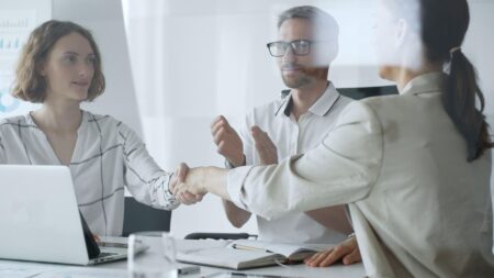 Răspunsul care te transformă în om de bază la muncă, dar te scoate din lista de măriri, dezvăluit de un expert în dezvoltarea carierei