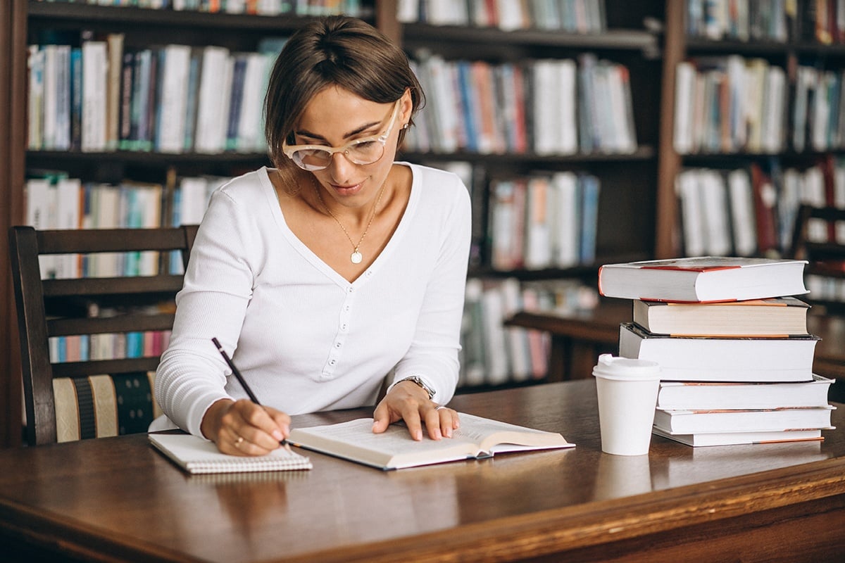 Județele din România unde cele mai multe femei au studii universitare. Cum arată statistica la nivelul Europei