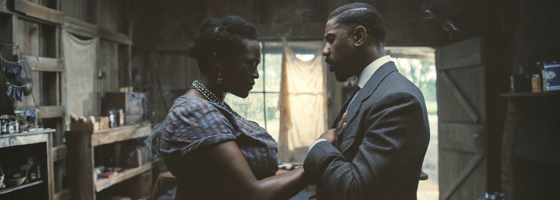 Wunmi Mosaku în rolul Annie și Michael B. Jordan în rolul lui Stack în filmul Sinners. Sursa foto: Warner Bros. Pictures via by Capital Pictures / Film Stills / Profimedia