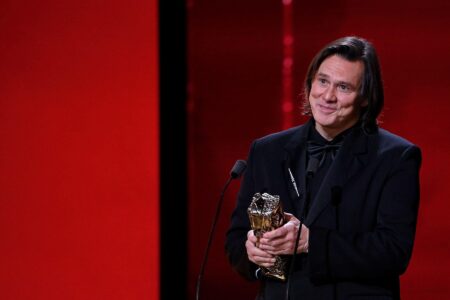 Jim Carrey înlocuit de o clonă la Premiile César 2026? Apariția actorului a stârnit un val de teorii ale conspirației