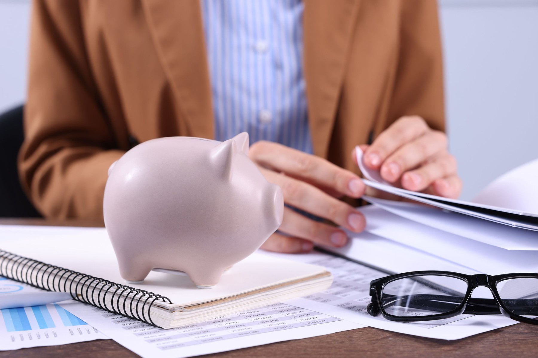 Cum te afectează profesia în economisirea banilor. Nu contează doar cât câștigi