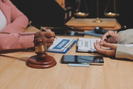 Când poți renunța la o plângere penală și ce efecte are această decizie asupra procesului