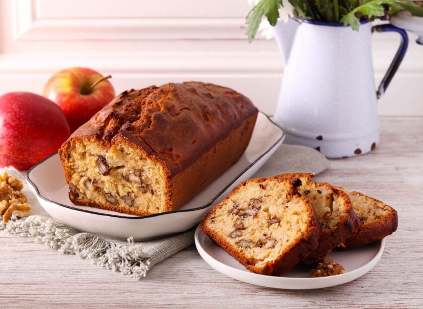 Checul cu mere și nuci care te face să uiți de banana bread. Se prepară rapid și e delicios