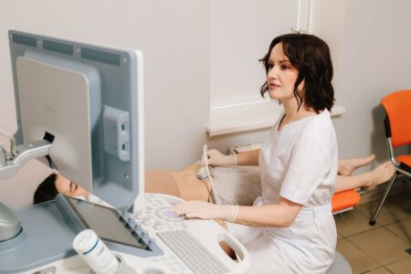 Ce este endometrioza și cum îți poate afecta viața. 4 simptome pe care nicio femeie nu trebuie să le ignore