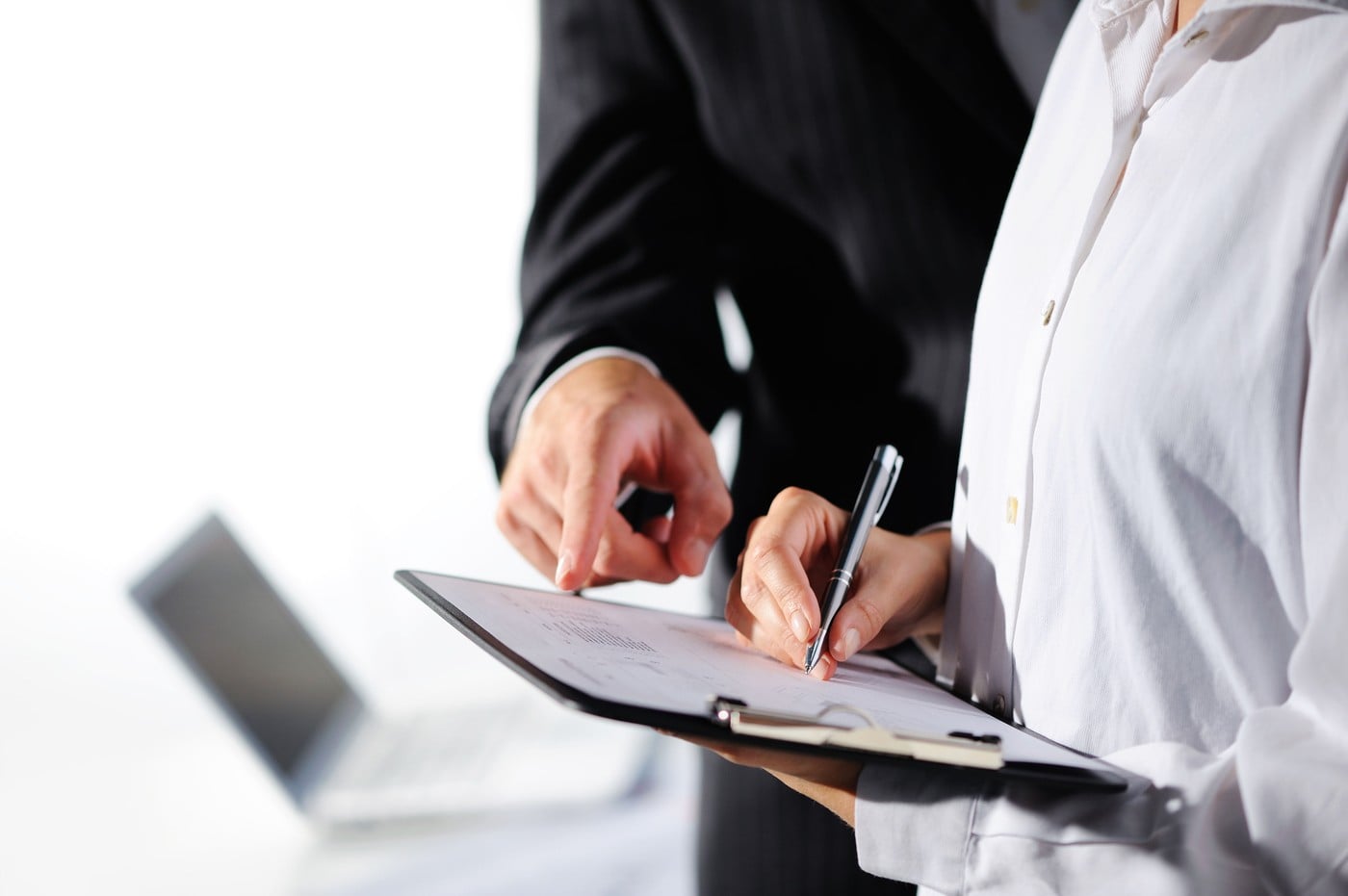 Ce se schimbă odată cu noua lege a salarizării și cum vor fi afectați bugetarii