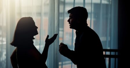 Micro-înșelatul, primul pas spre infidelitate? Semnele mici pe care nu trebuie să le ignori
