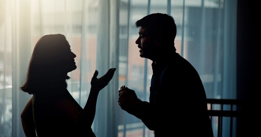 Micro-înșelatul, primul pas spre infidelitate? Semnele mici pe care nu trebuie să le ignori