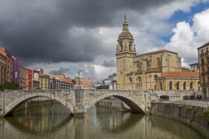 Orașul bijuterie al Europei pe care turiștii încă nu l-au descoperit. Este destinația preferată a unui pilot cu peste 750 de zboruri