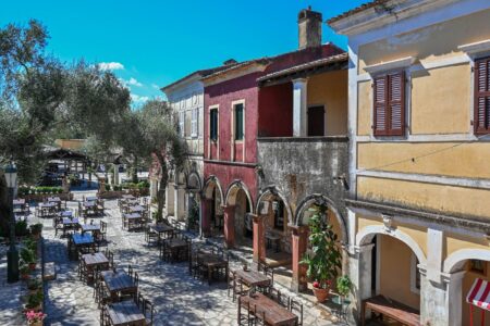 Orașul grecesc care te face să crezi că ai ajuns în Italia. O alternativă mai ieftină pentru o vacanță de vis