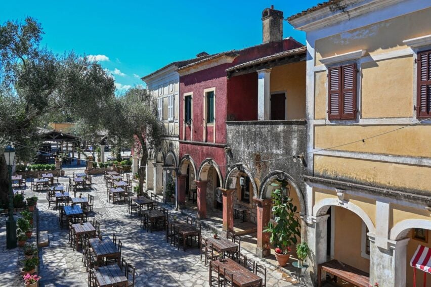 Orașul grecesc care te face să crezi că ai ajuns în Italia. O alternativă mai ieftină pentru o vacanță de vis