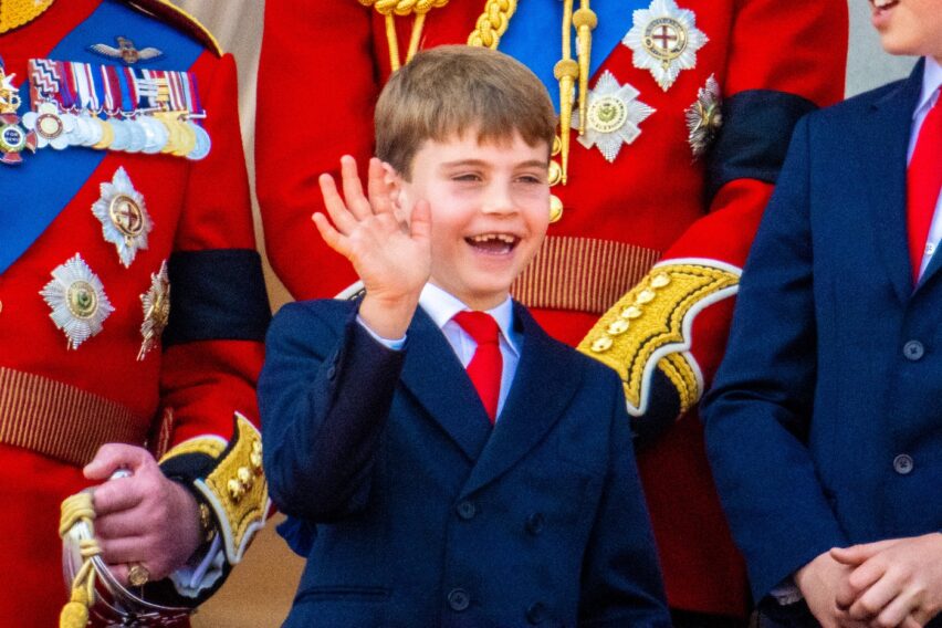 Imagini adorabile cu Prințul Louis. Detaliul subtil care i-a uimit pe experții regali, a pornit deja pe urmele părinților lui
