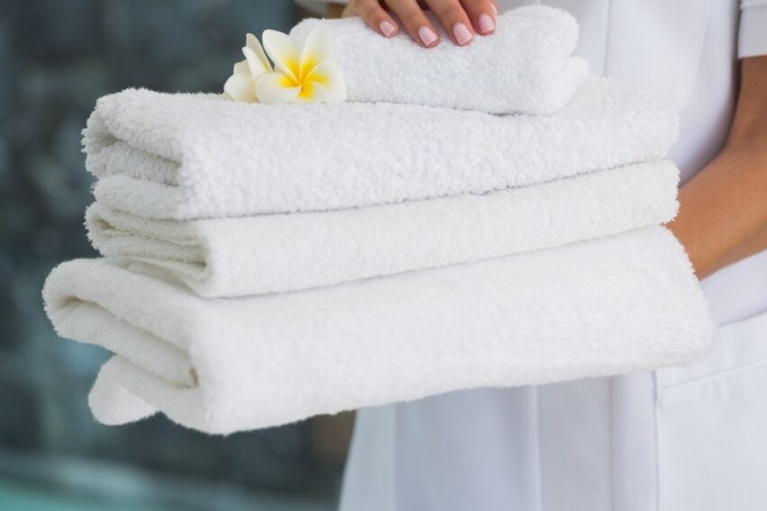 Cum faci prosoapele din nou moi și pufoase: trucul rapid care durează 10 secunde