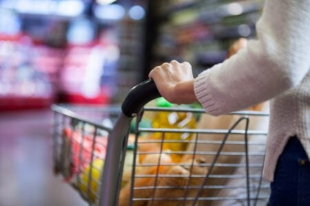 Obiectul banal care a schimbat felul în care ne facem cumpărăturile. Povestea surprinzătoare a coșului de supermarket