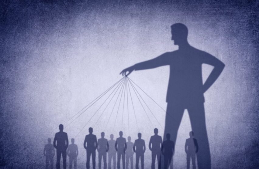 6 fraze folosite de oamenii manipulatori ca să te facă să te îndoiești de tine. Semne clare de gaslighting într-o relație