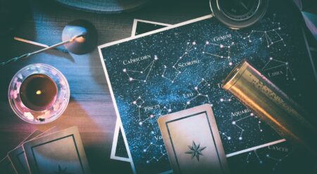 Ce datorii karmice își încheie zodiile în 2026. Astrologii vorbesc despre un an al transformărilor profunde