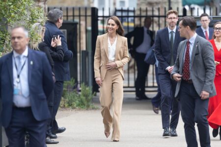 Kate Middleton a atras toate privirile cu un colier neașteptat de ieftin. Bijuteria poate fi cumpărată și din România